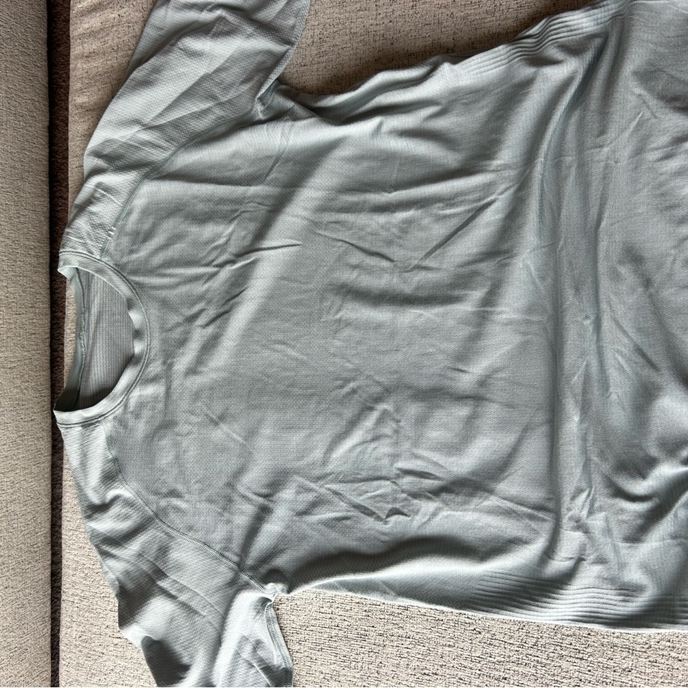 Men’s Lululemon Light Gray T